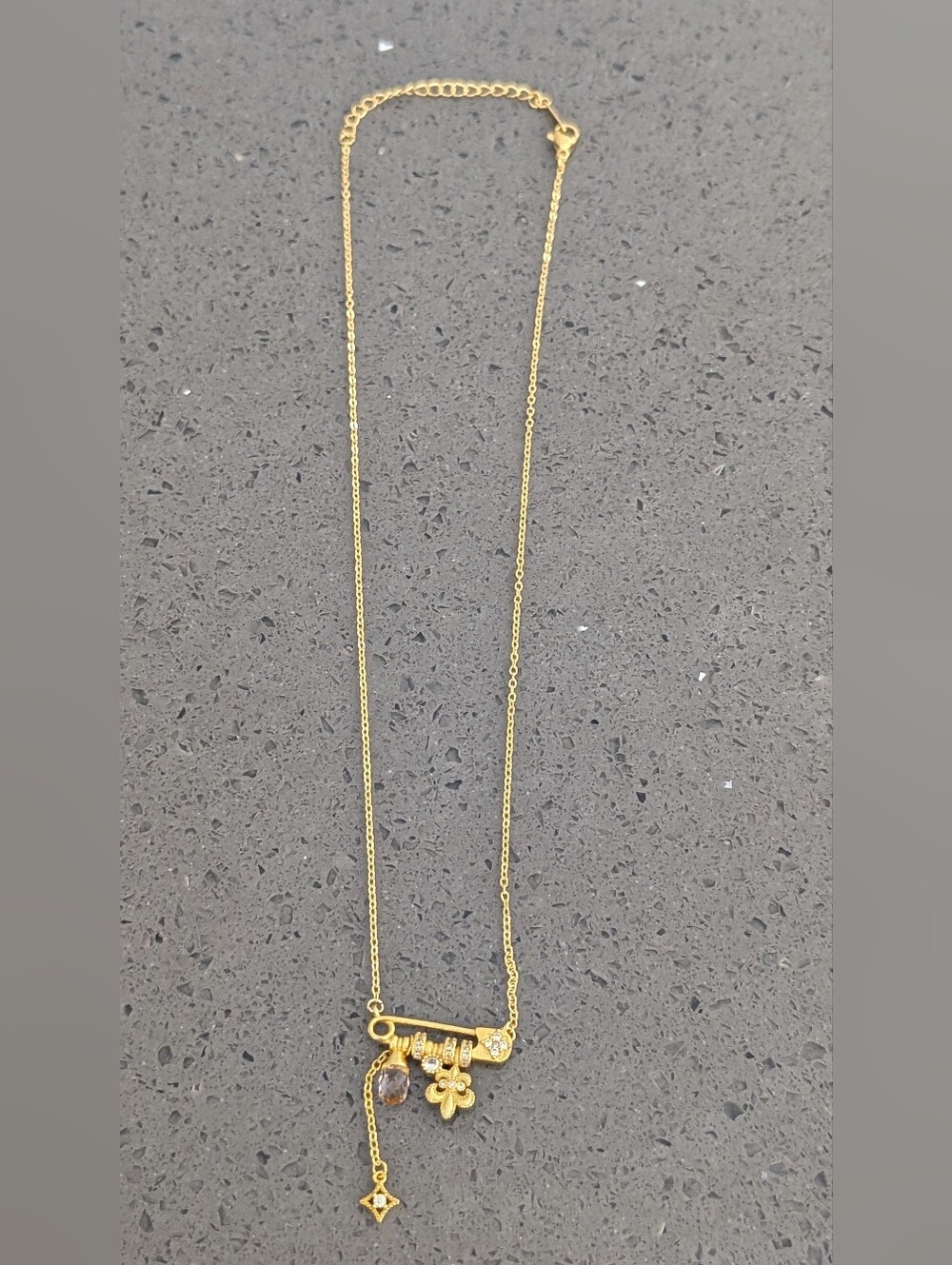 Fashion Jewelry Gold Safety Pin Necklace with Crystal & Flower Charms Nwot - Picture 3 of 4
